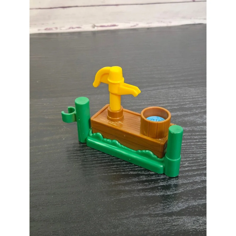 Fisher-Price‎ Little People Water Pump Trough Farm Accessory 2002 Mattel 1186MJ